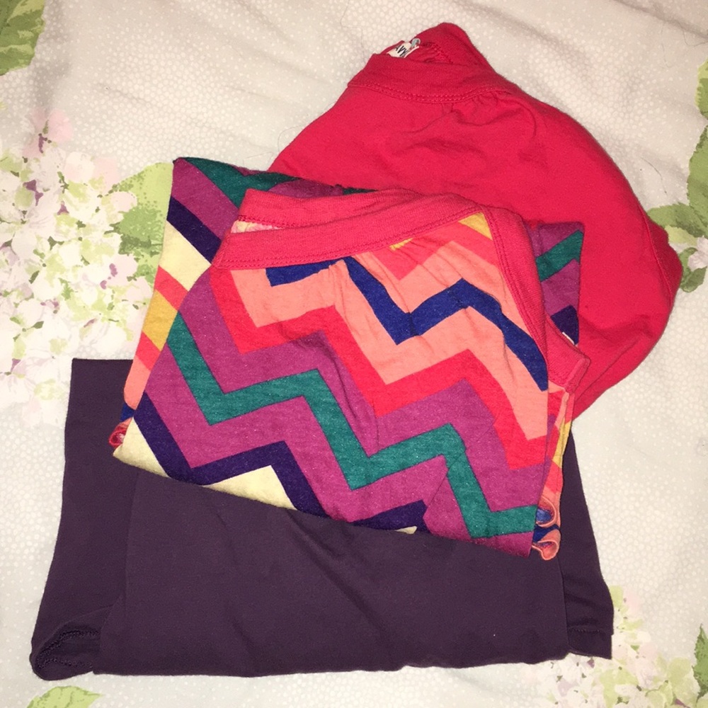 OLD NAVY V-NECK TANK TOP (LOT OF 3)